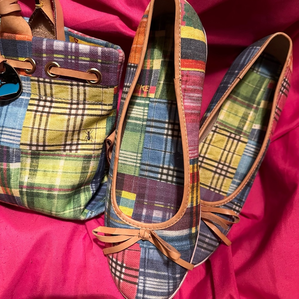 Dooney & Bourke Patchwork Crossbody Bag 13 x 7” & Flats SZ 9 plus Bonus wristlet - Picture 8 of 16